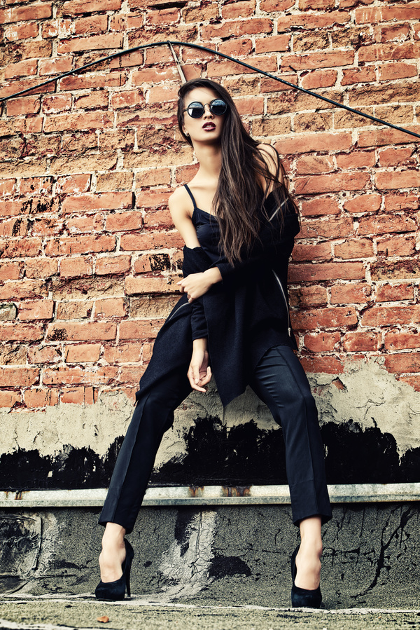 Stylish girl with black fashion sunglasses HD picture 01