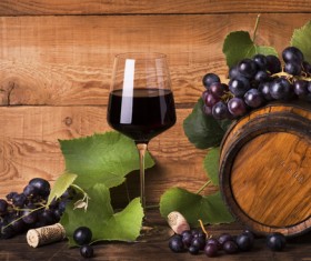 The barrels and glasses on the table HD picture