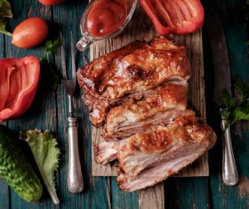 Vegetables with delicious grilled pork ribs HD picture