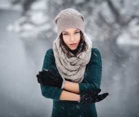 Winter outdoor lovely girl HD picture 03