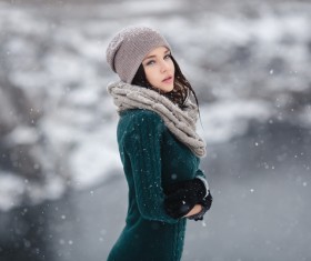 Winter outdoor lovely girl HD picture 04