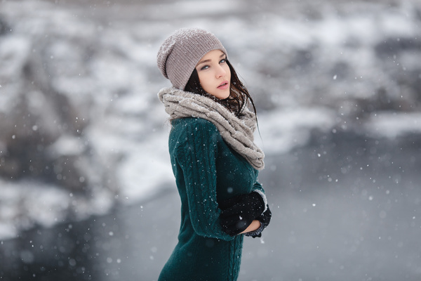 Winter outdoor lovely girl HD picture 04