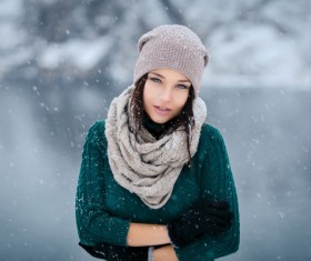 Winter outdoor lovely girl HD picture 05