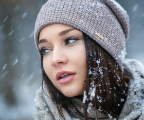 Winter outdoor lovely girl HD picture 06