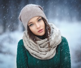 Winter outdoor lovely girl HD picture 07