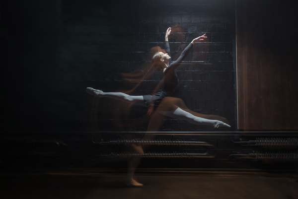 Charismatic ballet dancer HD picture 10