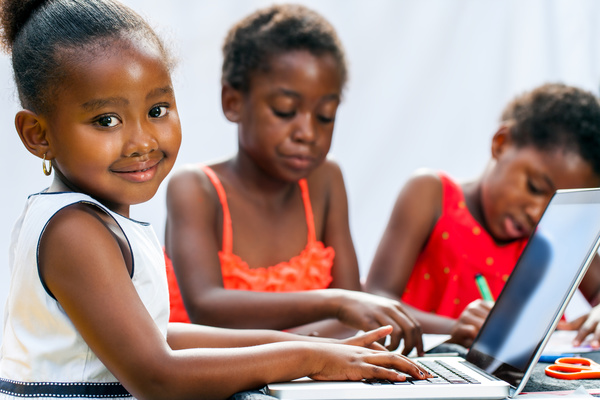 Children studying computer classes HD picture