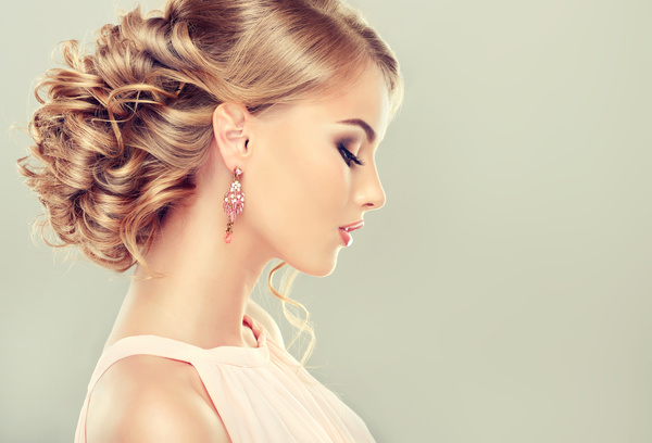 Elegant hairstyle model HD picture 02