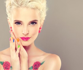 Elegant makeup and colorful nails HD picture 01