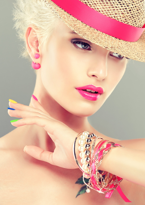 Elegant makeup and colorful nails HD picture 03