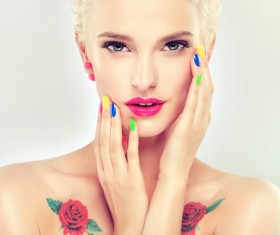 Elegant makeup and colorful nails HD picture 07