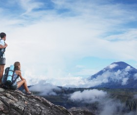 Enjoy the scenery on the top of the couple HD picture