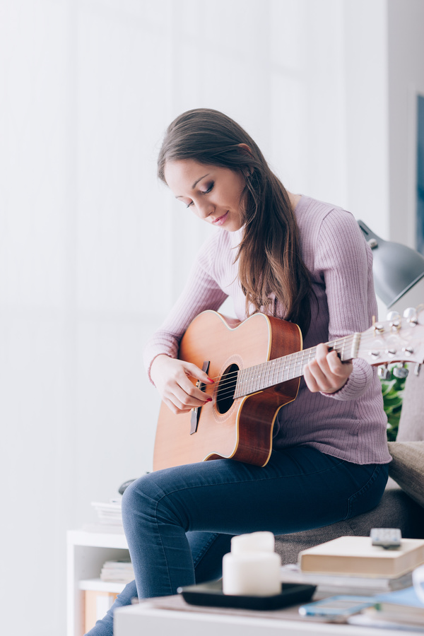 Girl playing guitar HD picture