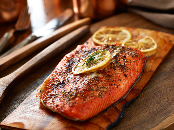 Grilled salmon with lemon slices HD picture