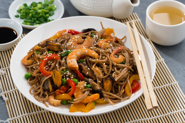 Seafood soba noodles and vegetables 02