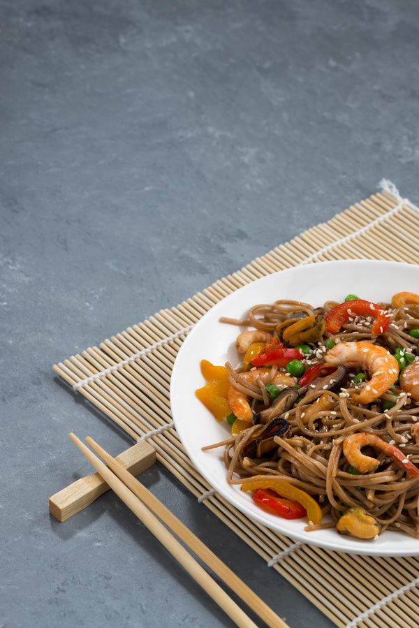 Seafood soba noodles and vegetables 04