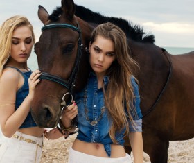 Two women with horse HD picture 01