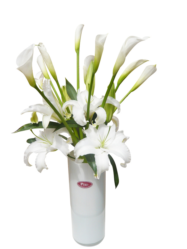 White lily and calla lily flower arrangement HD picture