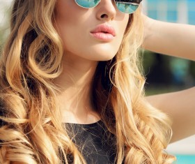 With sunglasses fashion beautiful woman HD picture
