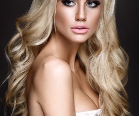 A woman with jewelry headdress HD picture 02