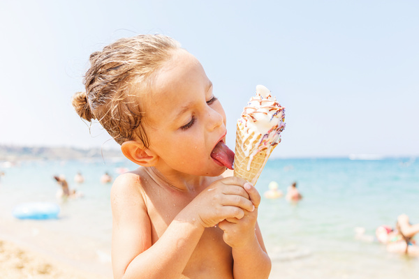Beach children who eat ice cream Stock Photo 01