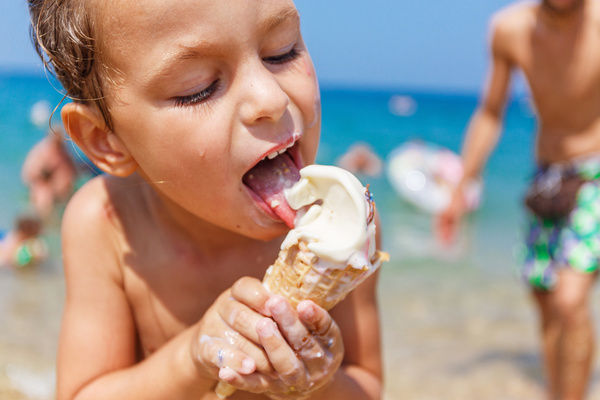 Beach children who eat ice cream Stock Photo 03