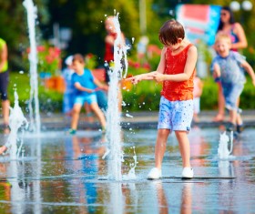 Children playing in the water HD picture