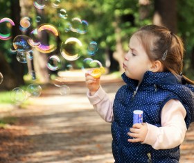 Little girl blowing bubbles HD picture