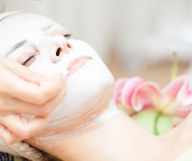 Make a mask to keep the skin of a woman Stock Photo 02