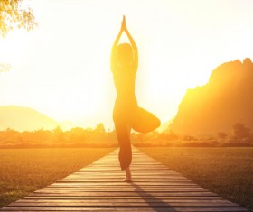 Under the sun do yoga woman Stock Photo