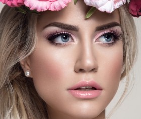 Wearing wreaths of women HD picture 01