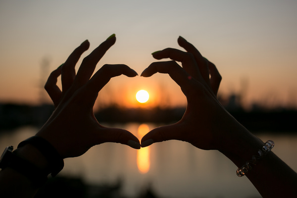 sunset in heart hands HD picture 01