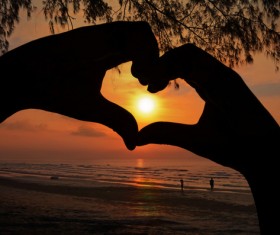 sunset in heart hands HD picture 03