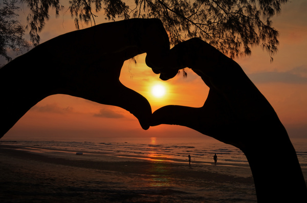 sunset in heart hands HD picture 03