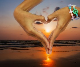 sunset in heart hands HD picture 04