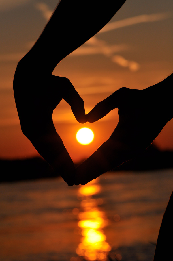 sunset in heart hands HD picture 07
