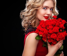 Beautiful blonde woman holding bouquet of red roses HD picture 06