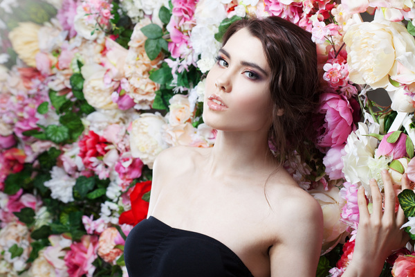 Beautiful fashion girl with flowers background HD picture 03
