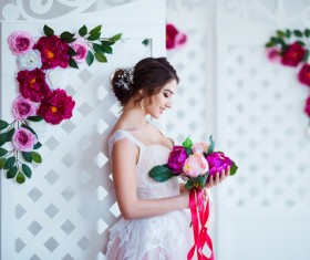 Beautiful girl holding a bouquet HD picture 01