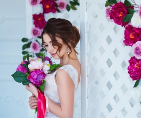 Beautiful girl holding a bouquet HD picture 04
