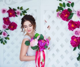 Beautiful girl holding a bouquet HD picture 06