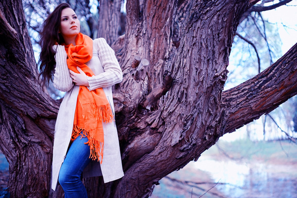 Beautiful girl with a tree photo HD picture 02