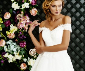 Dignified beauty woman with flower baskets HD picture 03