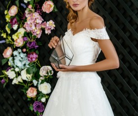 Dignified beauty woman with flower baskets HD picture 11