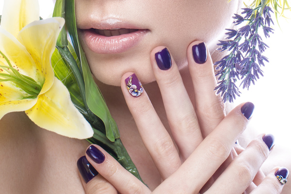 Girl with flowers and nail manicure HD picture 01