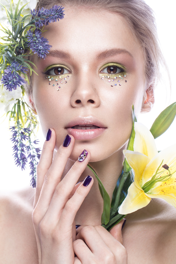 Girl with flowers and nail manicure HD picture 05