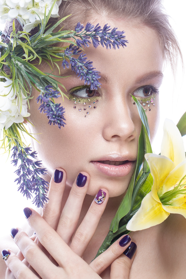 Girl with flowers and nail manicure HD picture 06