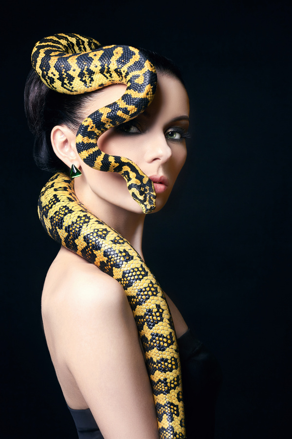 Girl with snake HD picture 06