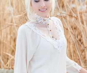 Natural romantic makeup and styling HD picture 01