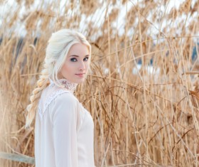 Natural romantic makeup and styling HD picture 02